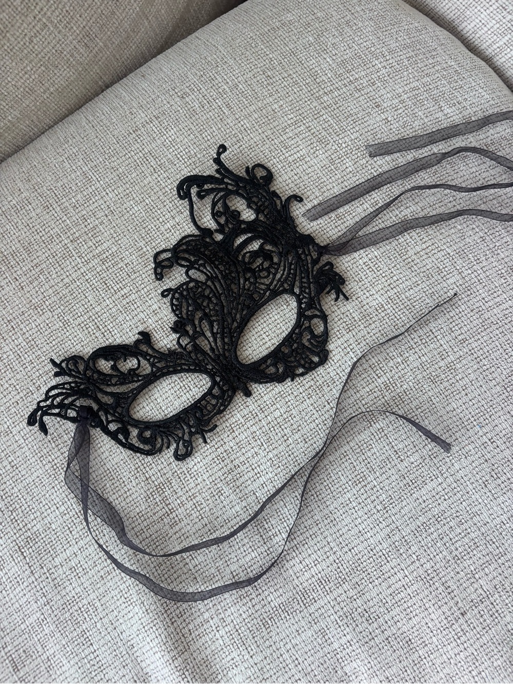 Lace Style Masquerade Mask with Ribbon Ties